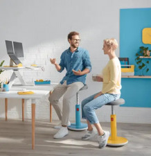 Tabouret Ergo Cosy 2 en 1 Leitz bleu en situation