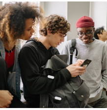 jeunes sur portable